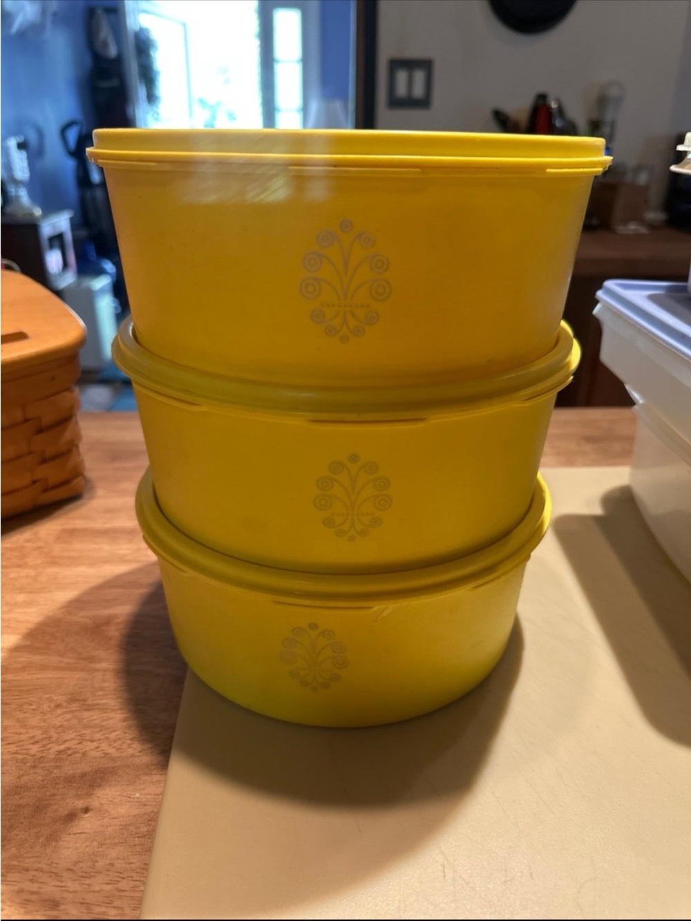 Tupperware Servalier
 Yellow snack Containers set of 3.